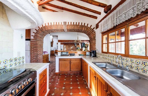 El Santuario Villa | Exclusive Lake Front Villa in La Peña