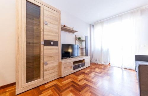 Distrito Llano Apartment | Modern Flat in Gijón: Pet & Child Friendly Stay