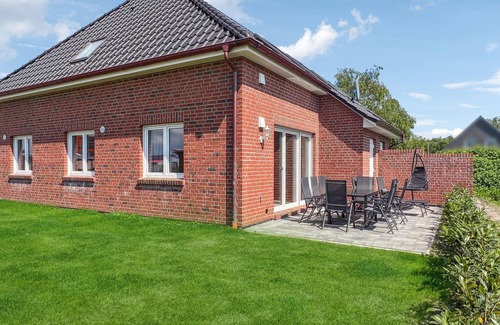 Hage House | Modern Semi-Detached House with Garden for Up to 8 Guests