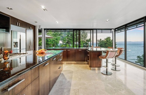 Ngaio Bay Cabin | Exclusive Penthouse Suite - Ocean Views, Beach Access, Full-Service Luxury Lodge