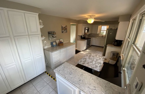Pewaukee House | Exclusive Pewaukee Lake House with Kayaks & Pool Access