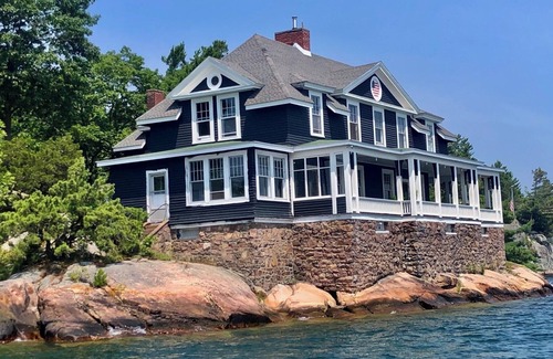 Frontenac House | Discover a Private Island Getaway on the St. Lawrence River