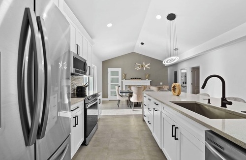 Bearss Plaza Villa | Expansive Villa with Private Pool for 20+ in Tampa