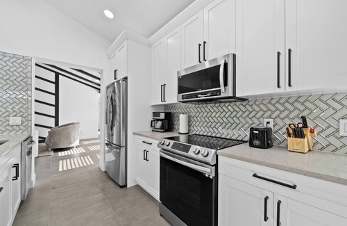 Bearss Plaza Villa | Expansive Villa with Private Pool for 20+ in Tampa