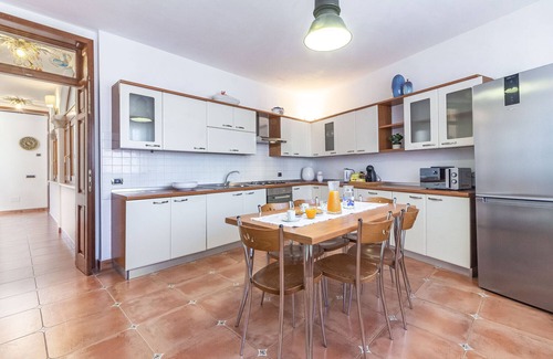 Sassari Apartment | Inviting Roth Apartments - Guest Rated 10/10 & Family-Friendly