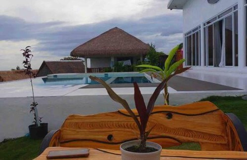 Oslob House | Relaxing SCIA Hills Resort with Pool for Family Fun