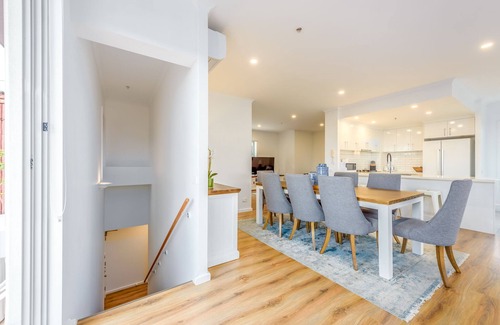 Southbank Apartment | Exclusive Stay at Boulevard Penthouse with Pool & More