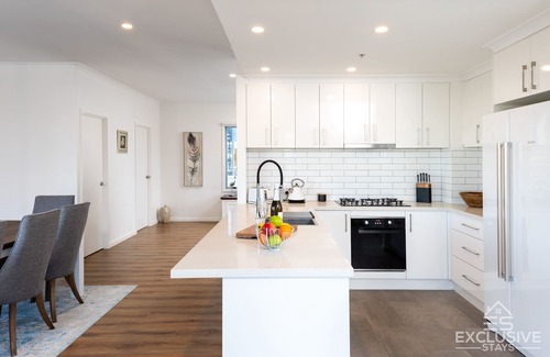 Southbank Apartment | Exclusive Stay at Boulevard Penthouse with Pool & More