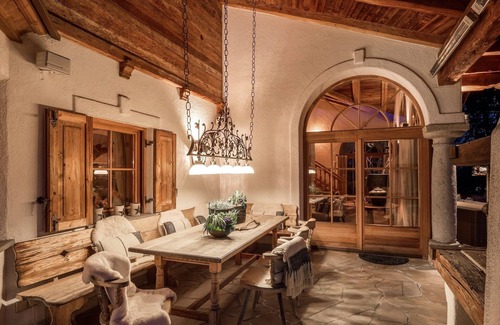 Sankt Johann in Tirol Villa | Exclusive Tyrolean Chalet near Ski lifts