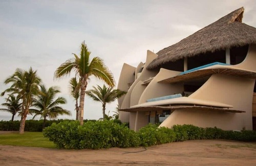 Troncones Villa | Inviting Tropical Villa with Pool & Spa in Punta Majahua
