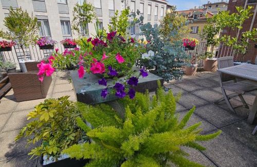 San Babila Apartment | Exclusive Top Floor 2-Bedroom Flat with Pet-Friendly Amenities