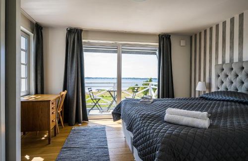 Drottningskar Villa | Tranquil Oceanfront Villa with Boat Access & Top Guest Rating