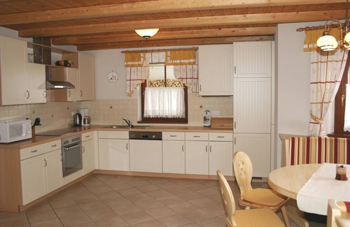 Reichenau Apartment | Indulgent Apartment Retreat with Sauna & Fireplace