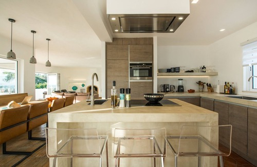 Mato Serrao Villa | Exquisite Villa with 4 Bedrooms and Heated Pool