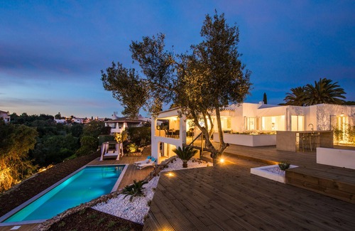 Mato Serrao Villa | Exquisite Villa with 4 Bedrooms and Heated Pool