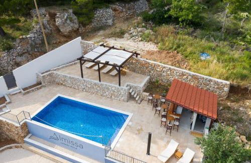 Ruskamen Villa | Stunning Villa Almissa: Pool, Sea View & 9.9 Guest Rating