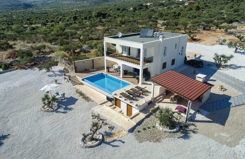 Rogoznica Villa | Elegant Villa for 8 with Heated Pool & Ocean View