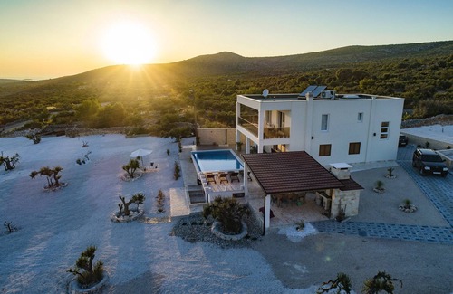 Rogoznica Villa | Elegant Villa for 8 with Heated Pool & Ocean View
