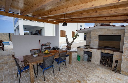 Rogoznica Villa | Elegant Villa for 8 with Heated Pool & Ocean View