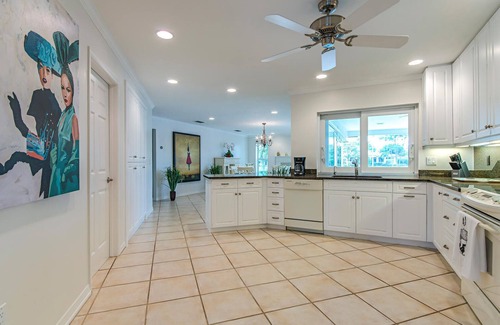 Park Shore House | Exclusive Villa with Pool & Ocean Views, Near Private Beach