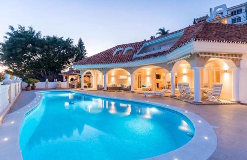 Benahavis Villa | Exclusive Villa with Breathtaking Views and Pool Access