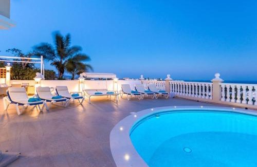 Benahavis Villa | Exclusive Villa with Breathtaking Views and Pool Access