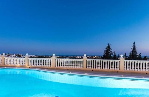 Benahavis Villa | Exclusive Villa with Breathtaking Views and Pool Access