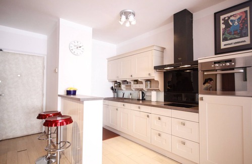 Vinohrady Apartment | Prime Vinohrady Location - 2BR with Balcony & Pool Access