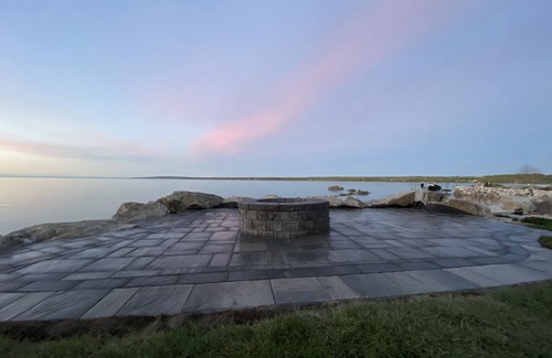 Georgian Bluffs House | Exclusive Waterfront Retreat with Family-Friendly Amenities
