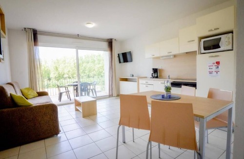 Azille Hotel | Tranquil Studio Retreat with Terrace, Pool & BBQ Area