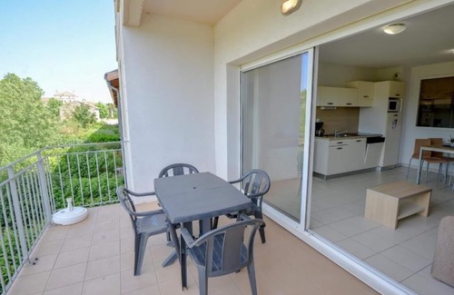 Azille Hotel | Tranquil Studio Retreat with Terrace, Pool & BBQ Area