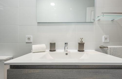 Los Remedios Apartment | Bright Exclusive 2-Bedroom Apartment Near Family-Friendly Activities