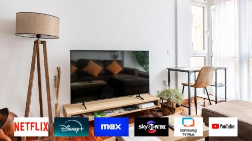 Santurtzi Apartment | Elegant Gran Bilbao Suite with Breakfast & Hot Tub Access
