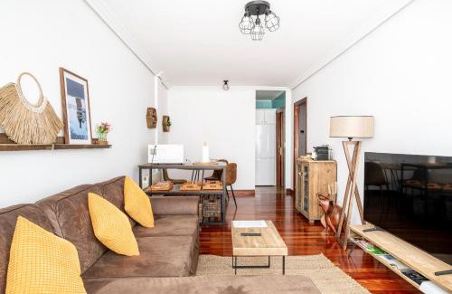 Santurtzi Apartment | Elegant Gran Bilbao Suite with Breakfast & Hot Tub Access