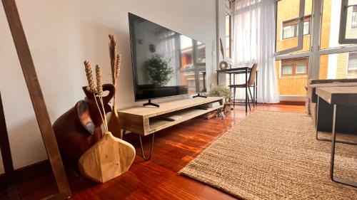 Santurtzi Apartment | Elegant Gran Bilbao Suite with Breakfast & Hot Tub Access