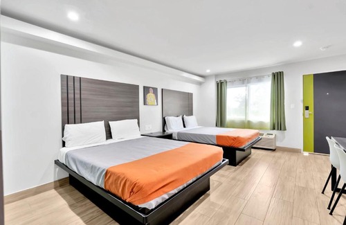 Harbor Hotel | Inviting Exclusivo Inn and Suites: Pet-Friendly Retreat