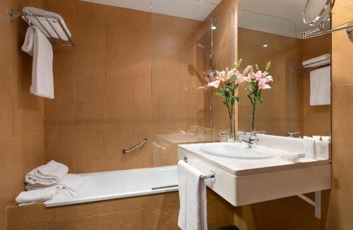 San Juan Hotel | Explore Exe Agora Cáceres: Top-Rated Hotel with Dining & Accessibility