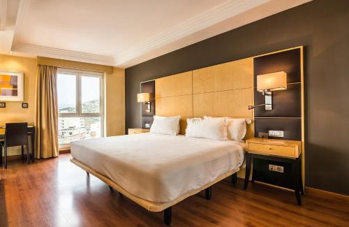 Almeria Centro Hotel | Experience AC Hotel Almería by Marriott with Breakfast & Hot Tub