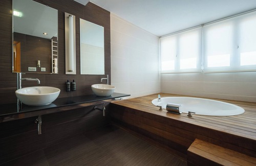 Almeria Centro Hotel | Elegant AC Hotel Almería by Marriott: Pool & Spa Retreat