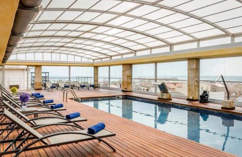 Cunit Hotel | Enjoy Exe Cunit Suites & Spa with Ocean View and Pool