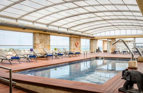 Cunit Hotel | Enjoy Exe Cunit Suites & Spa with Ocean View and Pool