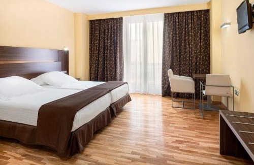Ciudad Real Hotel | Welcoming Exe Doña Carlota: 4-Star Comfort & Family Amenities