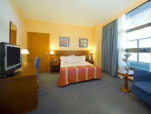 Seville Hotel | Discover Exe Isla Cartuja: Family-Friendly 4-Star Retreat