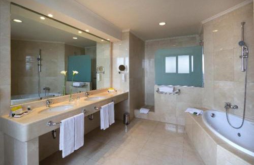 Las Campas y San Claudio Hotel | Discover Exe Oviedo Centro: 4-Star Comfort for Families