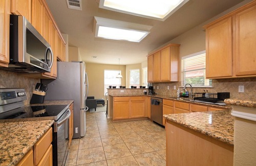 Scenic Oaks House | Exec Retreat Hot Tub + Fire pit + Office