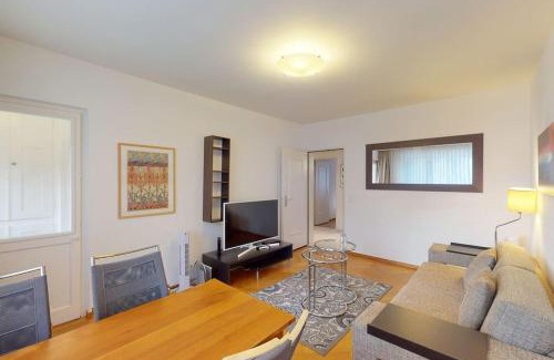 District 8 Apartment | Modern Executive Flat in City Center - Pet & Child Friendly