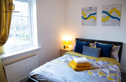 Warrington Apartment | Stylish 2 Bed Flat in Stockton Heath - Family Friendly Stay
