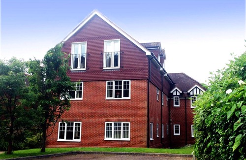 Basingstoke Apartment | Executive 2 Bedroom Apartment in Basingstoke with Kitchen