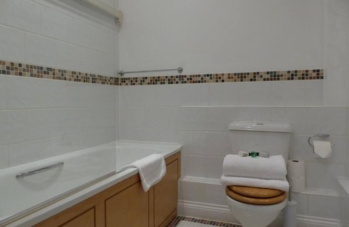 Basingstoke Apartment | Executive 2 Bedroom Apartment in Basingstoke with Kitchen
