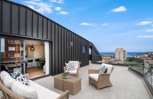 Manly Apartment | Guest Rated: 10/10 Executive Apartment with Ocean Views